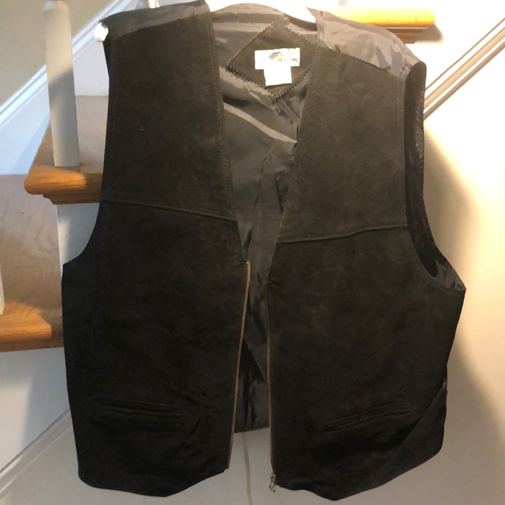 Leather vest with pockets and zipper.